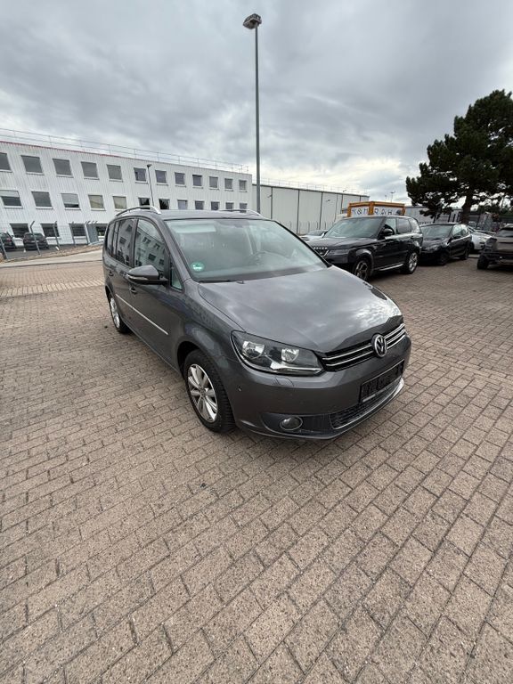 VW Touran 83.954 km 14.690 € Harsum 31177