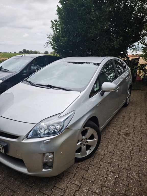 Toyota Prius 172.000 km 7.900 € Hannover 30453
