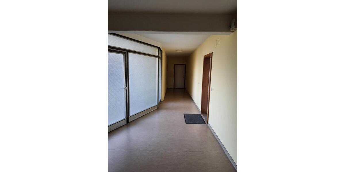 Dreizimmer in beste Lage. 2 Loggia. Keller. Garage. 3 zimmer