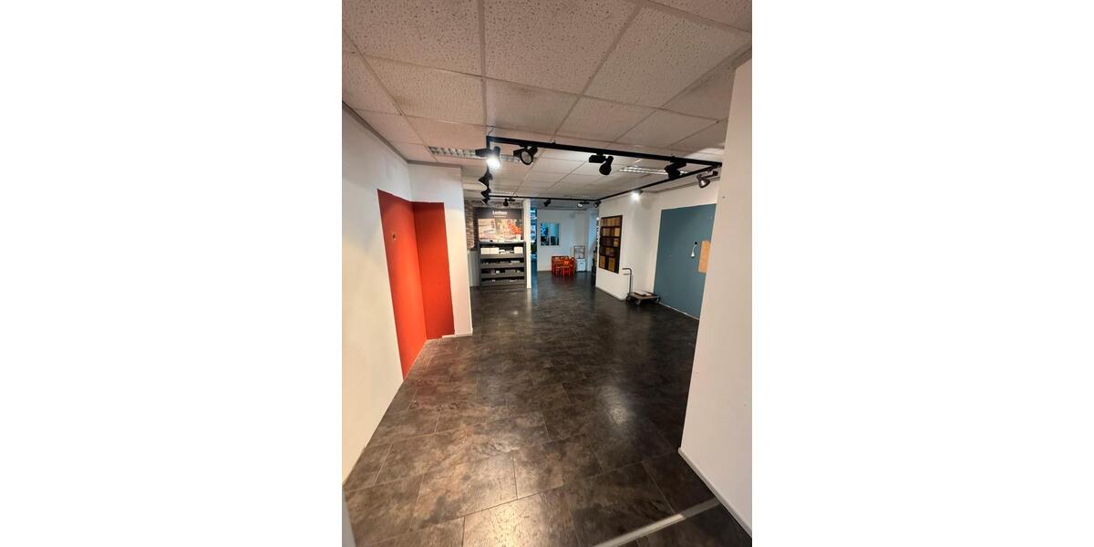 220qm Ausstellungsfläche mit Showfenster -Altwarmbüchen Gewerbeg zimmer