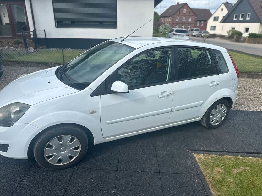 Ford Fiesta 220.371 km 1.200 € Coppenbrügge 31863