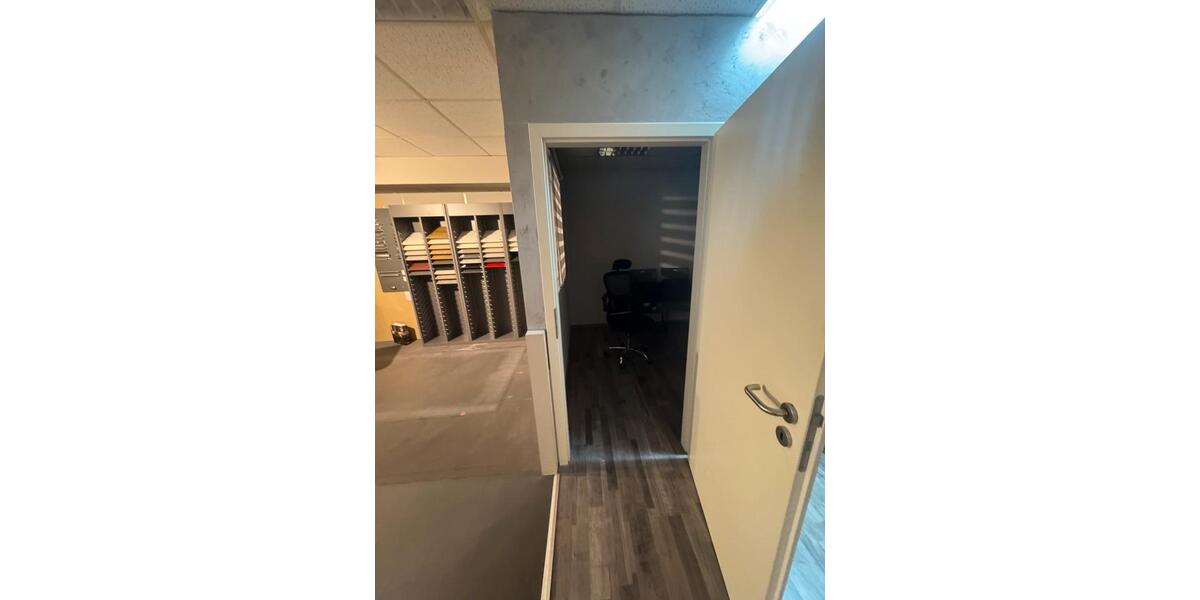 220qm Ausstellungsfläche mit Showfenster -Altwarmbüchen Gewerbeg zimmer