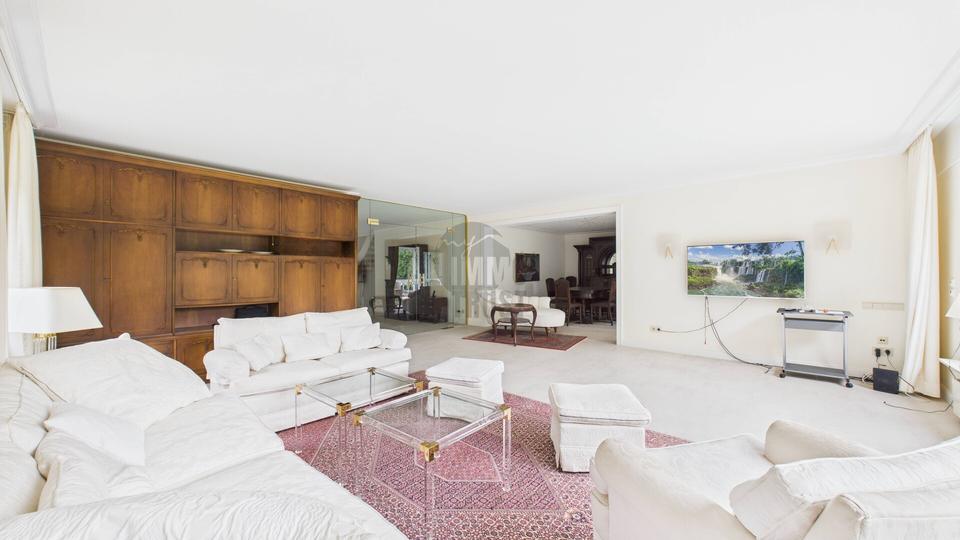 Exklusive Villa in Toplage von Grasdorf – 10 Zimmer, traumhafter Feldblick & Wellnessbereich mit Pool 10 zimmer