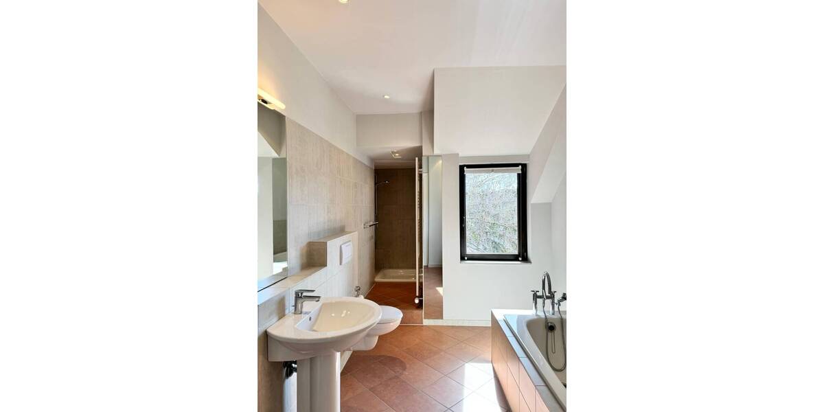 Etagenwohnung Hannover Döhren - 4 Zimmer, 135 m&sup2;, 1.400&euro; | Angebot:26117600