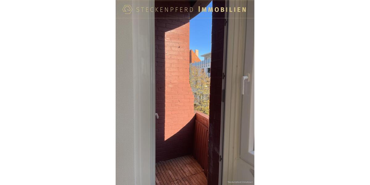 Altbaucharme neu belebt – großzügige, sanierte 3-Zimmer-Wohnung mit zwei Balkonen, sofort bezugsbereit 3 zimmer