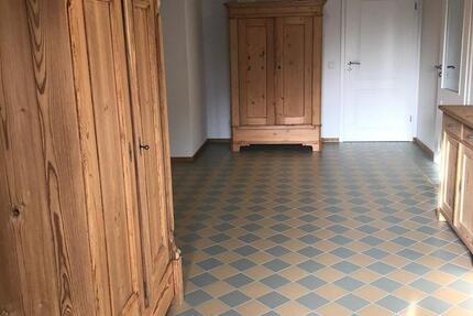 Wohnung Sarstedt - 6 Zimmer, 250 m&sup2;, 1.650&euro; | Angebot:27554111