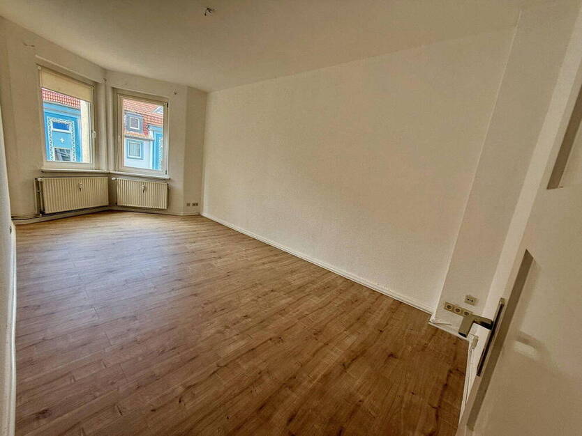 Altbau-Charme Nordstadt: 2-ZKB, Balkon inkl. Einbauküche