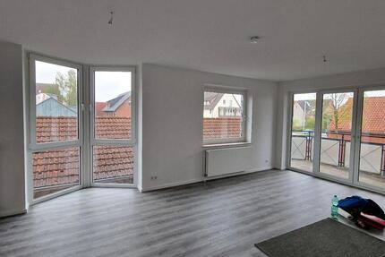Moderne 3-Zi, Küche, Bad mit Wanne Dusche u Balkon in Neustadt