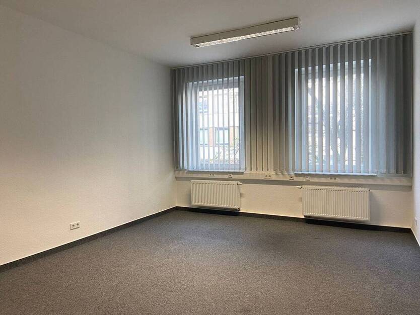 Südstadt: Schöne Büroeinheit in gepflegtem Geschäftshaus