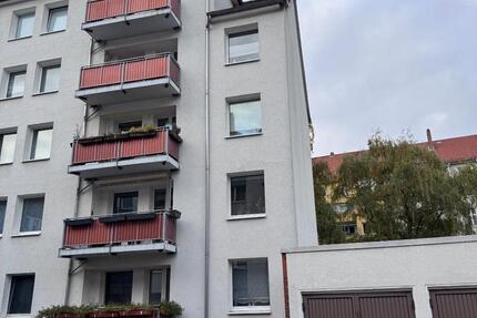 3 Zimmer Eigentumswohnung mit Einbauküche, Balkon und Garage zimmer