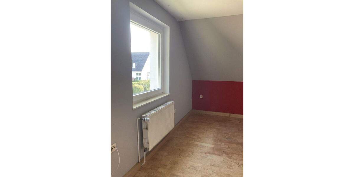 Freistehendes Einfamilienhaus - massiv gebaut und liebevoll gepflegt mit Traumgarten 4 zimmer