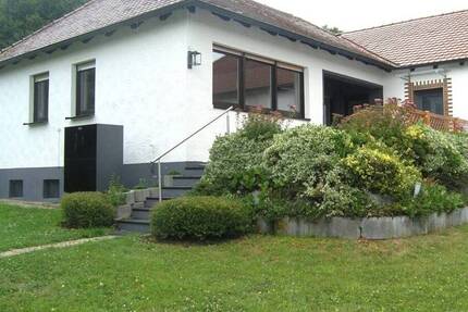 Ruhig gelegenes 3-Zimmer-Bungalow mit Süd-West-Terrasse, Garten und Garage