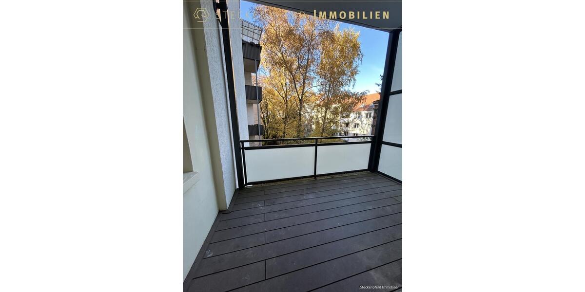 Altbaucharme neu belebt – großzügige, sanierte 3-Zimmer-Wohnung mit zwei Balkonen, sofort bezugsbereit 3 zimmer