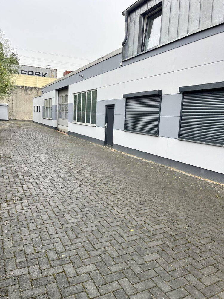 GewerbeImmobilie mit Halle, Büros, Wohnung & Garagen in LaatzenGrasdorf - vielseitig nutzbar
