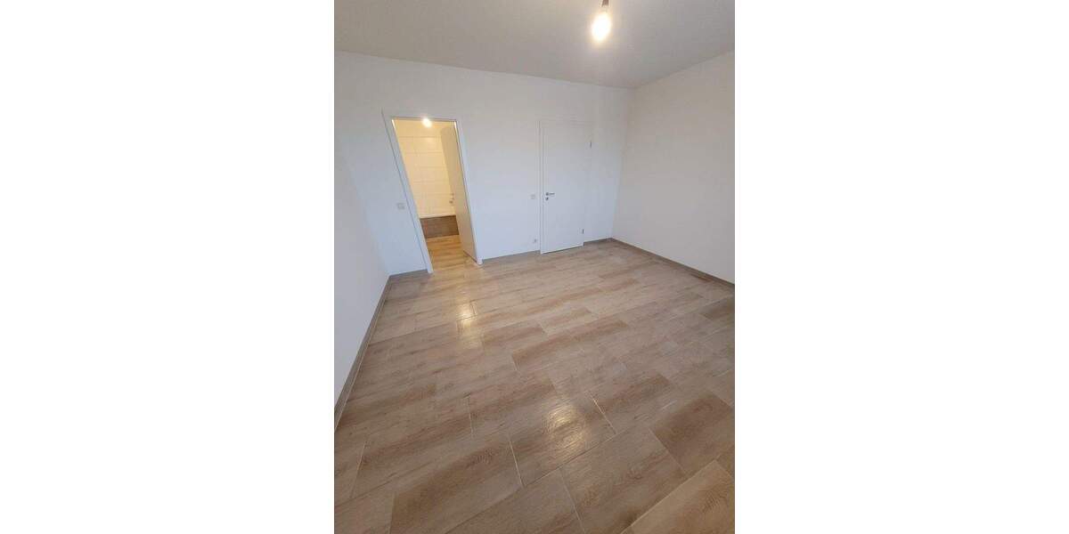 Frisch modernisierte 4-Zimmer-Wohnung mit Tiefgaragenplatz - von Privat 4 zimmer