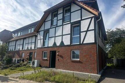 Schönes Reihenendhaus im Fachwerkstil in Isernhagen-Kirchhorst