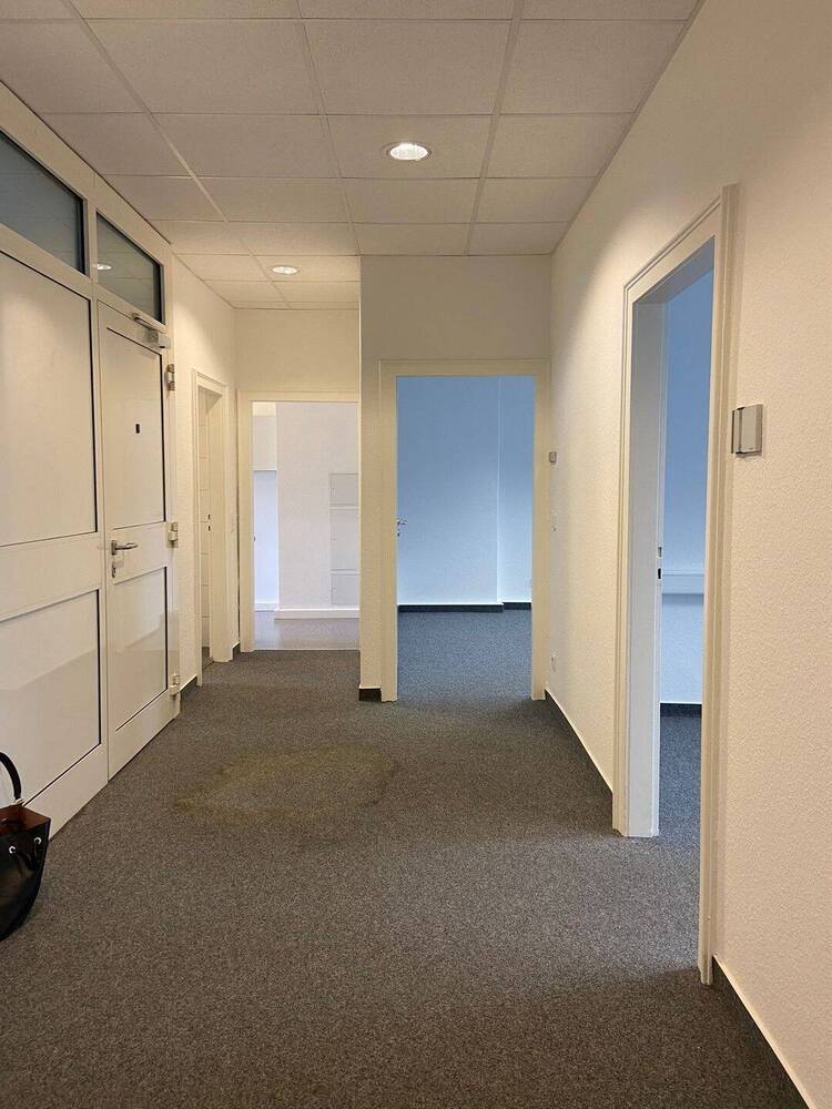 Südstadt: Schöne Büroeinheit in gepflegtem Geschäftshaus