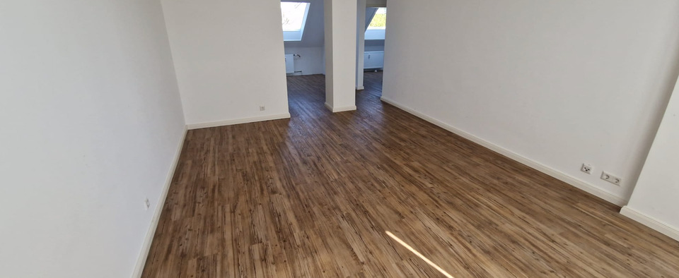 Sonnige 2,5 Zi. Wohnung inkl. Stellplatz & Balkon in Garbsen 2.5 zimmer