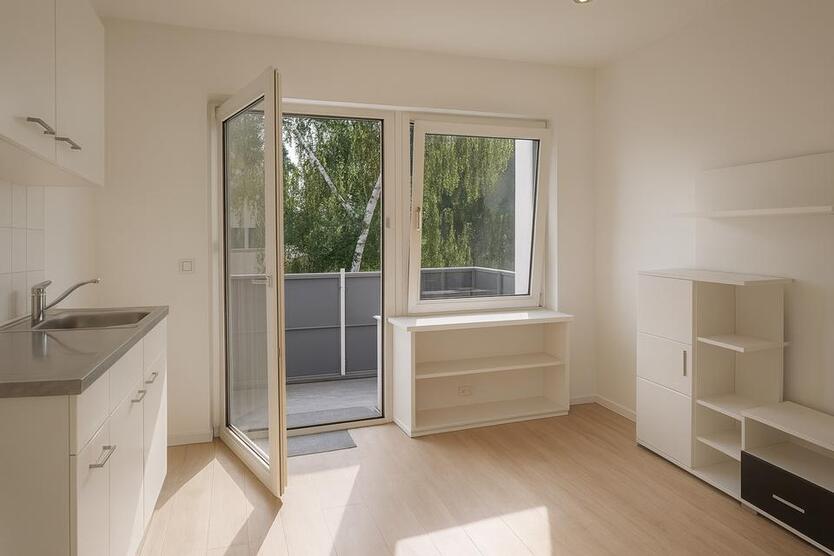 Modernisierte 2-Zimmer-Wohnung mit Balkon in Hannover Linden-Süd zimmer