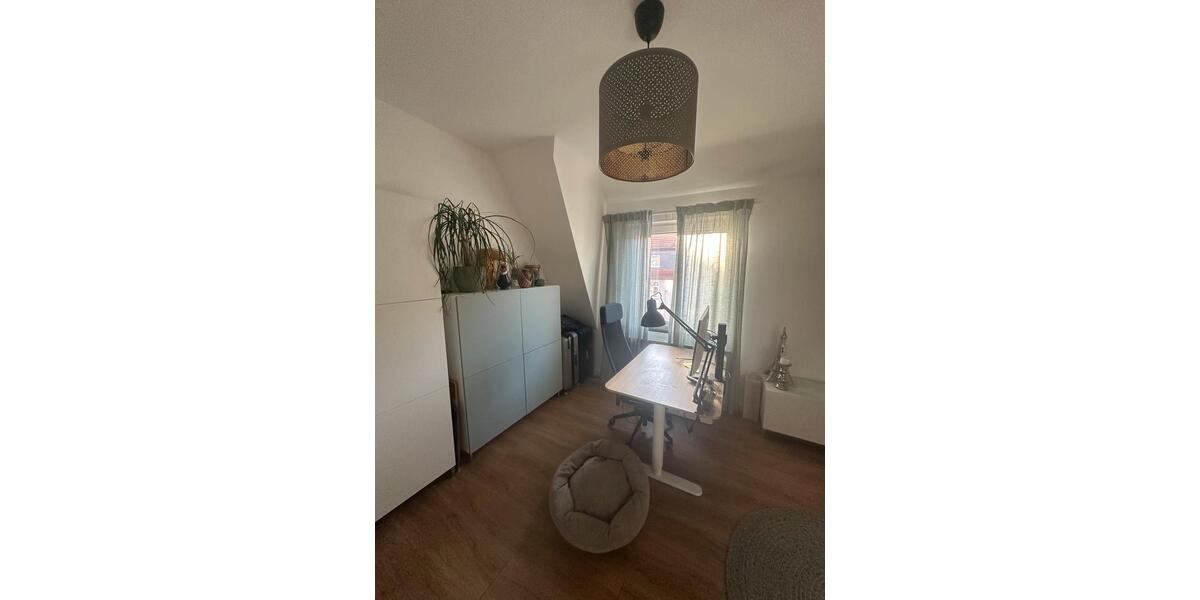 Dachgeschoßwohnung Hannover Vahrenwald-List - 7 Zimmer, 105 m&sup2;, 1.800&euro; | Angebot:27630855