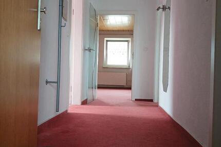 Wohnung Giesen - 3 Zimmer, 81 m&sup2;, 648&euro; | Angebot:27544820