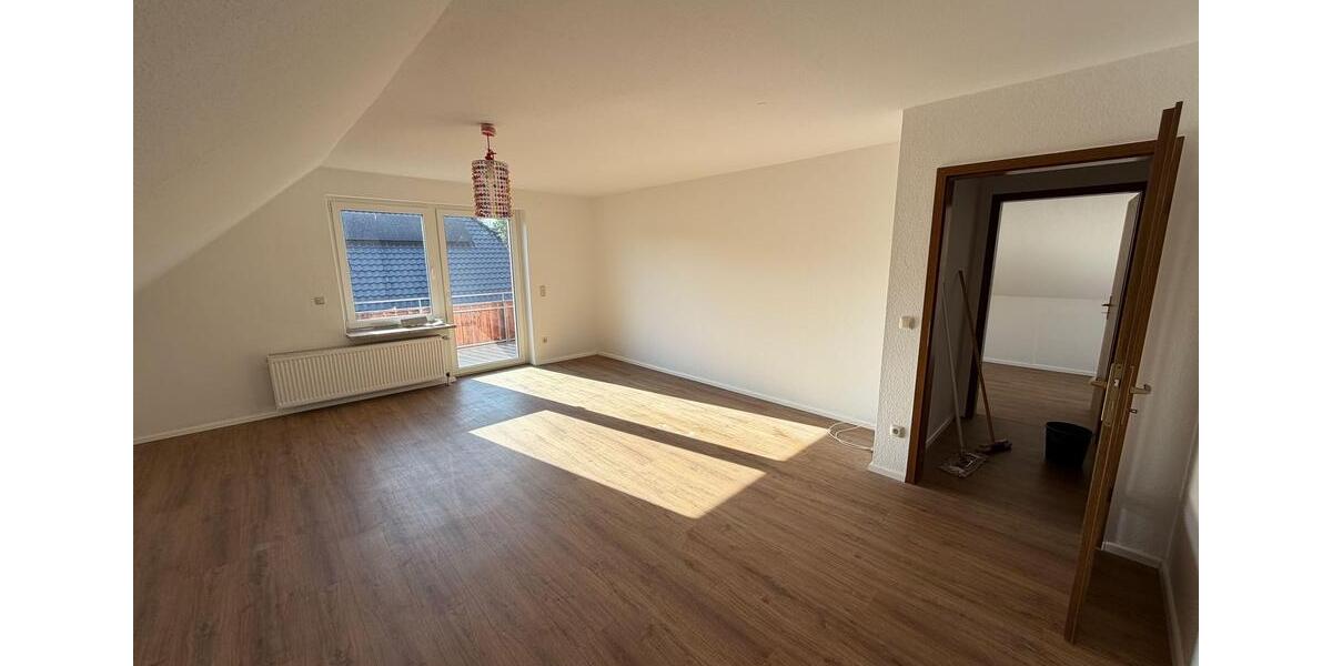 Dachgeschoßwohnung Garbsen - 3 Zimmer, 90 m&sup2;, 1.150&euro; | Angebot:26311002