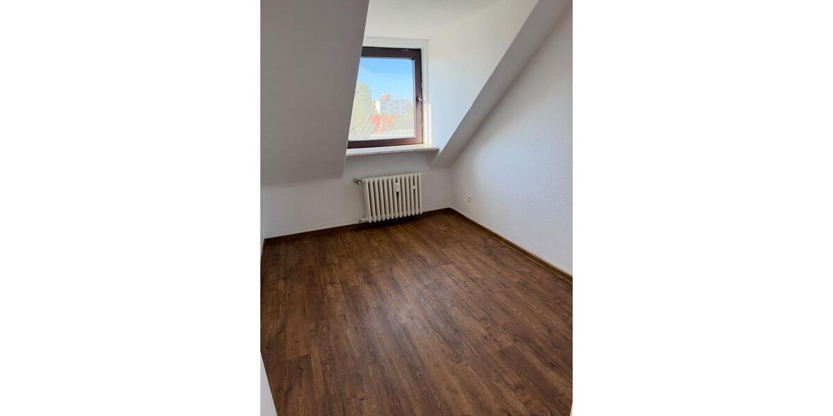 Dachgeschoßwohnung Hannover Döhren-Wülfel - 4 Zimmer, 95 m&sup2;, 1.140&euro; | Angebot:27594912
