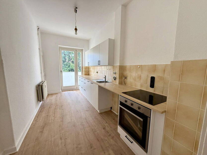 Altbau-Charme Nordstadt: 2-ZKB, Balkon inkl. Einbauküche