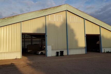 Stellplatz in Tennishalle für Wohnmobil, PKW, Oldtimer, Motorrad zimmer