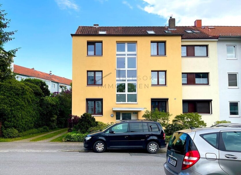 Moderne TraumWohnung mit Hauscharakter in idyllischer Lage mit Balkon und 2 Stellplätzen