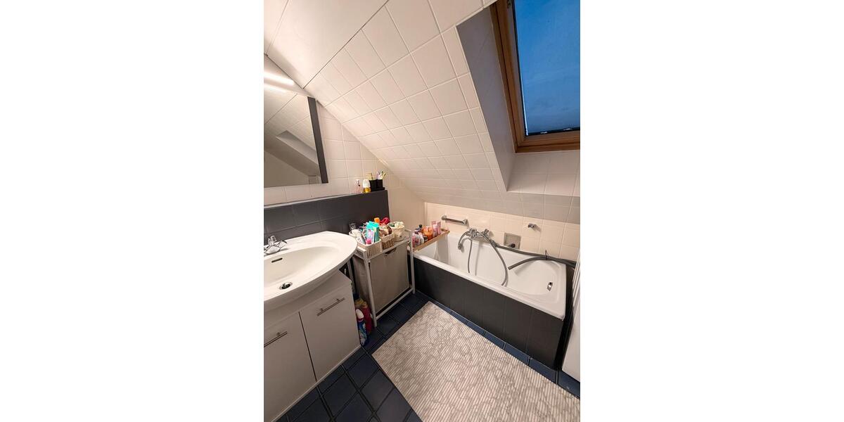 Dachgeschoßwohnung Isernhagen - 2.5 Zimmer, 70 m&sup2;, 650&euro; | Angebot:25227026