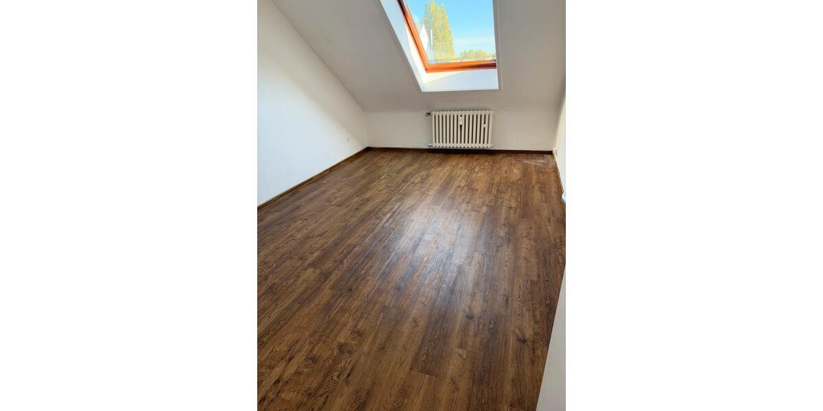 Dachgeschoßwohnung Hannover Döhren-Wülfel - 4 Zimmer, 95 m&sup2;, 1.200&euro; | Angebot:27608254