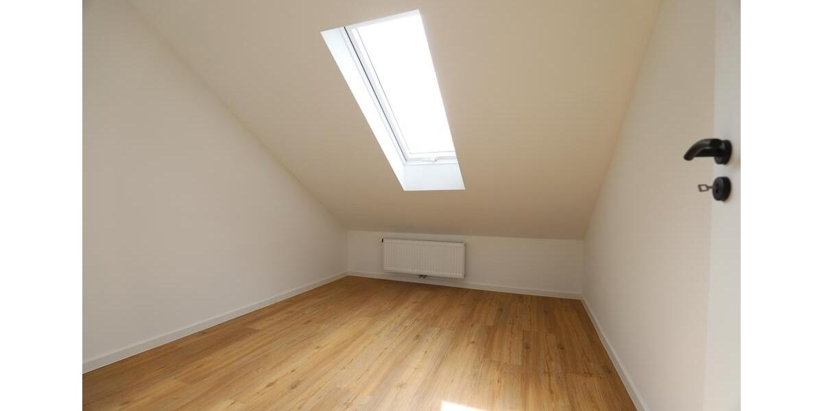 Dachgeschoßwohnung Hannover Bothfeld-Vahrenheide - 4 Zimmer, 84 m&sup2;, 209.000&euro; | Angebot:27122032