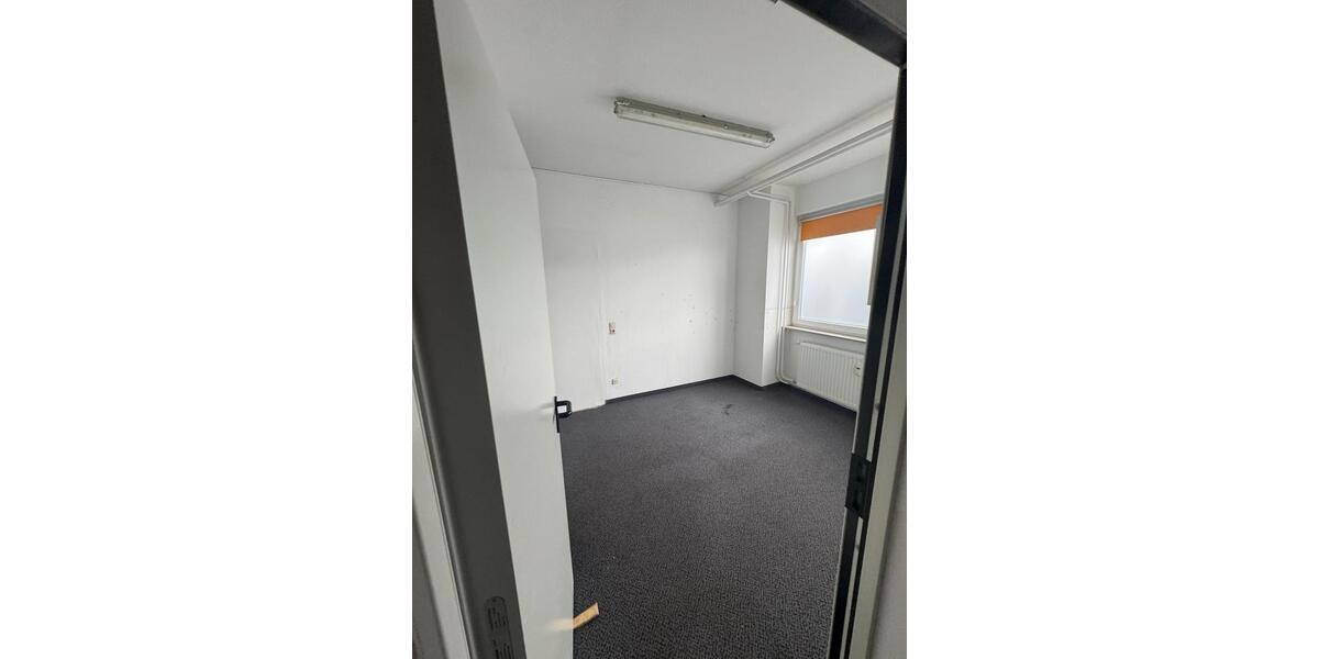 220qm Ausstellungsfläche mit Showfenster -Altwarmbüchen Gewerbeg zimmer