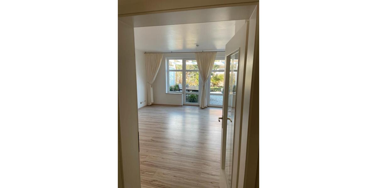 1A Lage, RMH mit Einbauküche, Fußbodenheizung, Stellplatz, Garage 4 zimmer