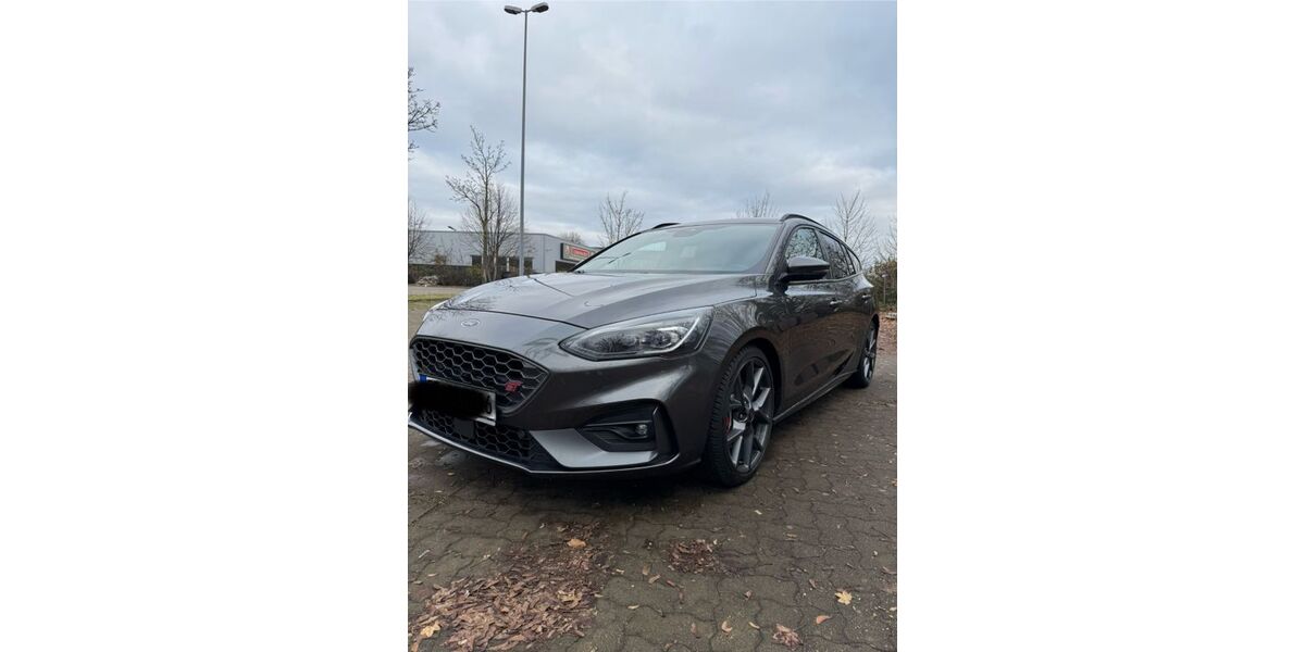 Ford Focus 67.702 km 24.799 &euro; Hannover 30449
