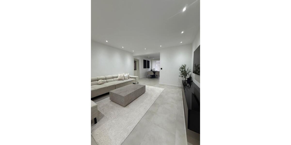 Kernsanierte 4-Zimmer-Wohnung mit 2 Balkonen in Hannover zimmer