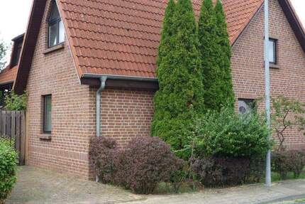 Kleinere Doppelhaushälfte mit Terrasse und Stellplatz im Nordosten Lehrtes 2 zimmer