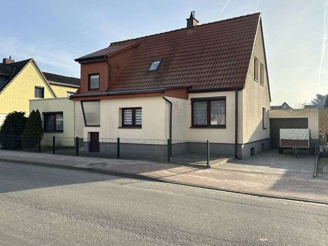Haus zum Kaufen in Ronnenberg 629.000 € 244 m²