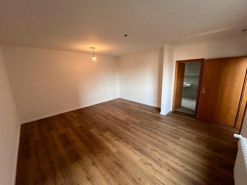 Doppelhaus Hälfte in Top Lage frisch renoviert, mit Garten zimmer