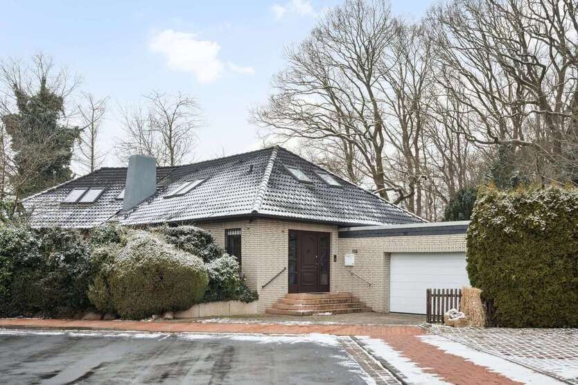 Haus zum Mieten in Langenhagen 2.600 € 236 m²