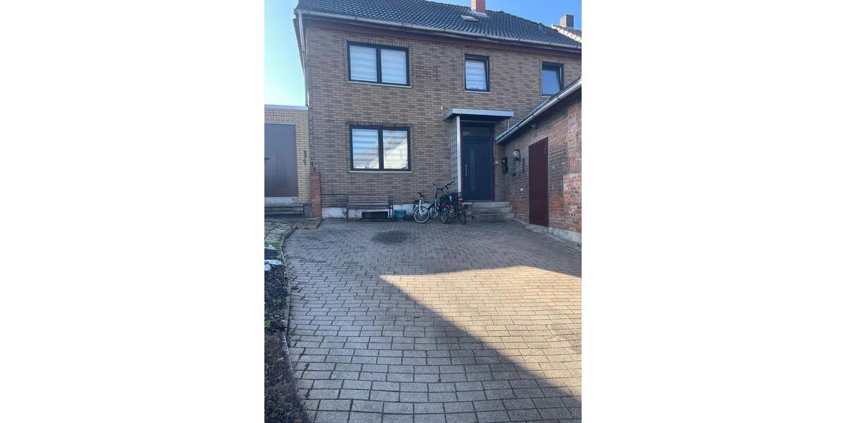 Einfamilienhaus Giesen - 5 Zimmer, 145 m&sup2;, 200.000&euro; | Angebot:26416080