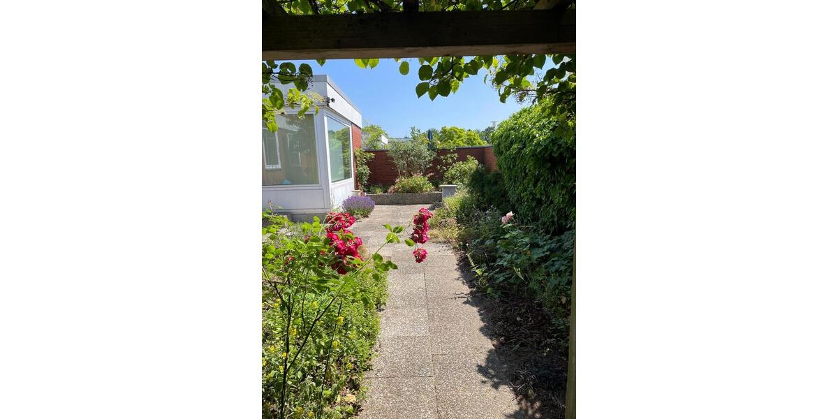 Bungalow mit idyllischem Garten und Garage zimmer