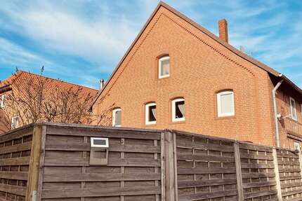 Haus zum Kaufen in Sarstedt 570.000 € 300 m² 13 zimmer