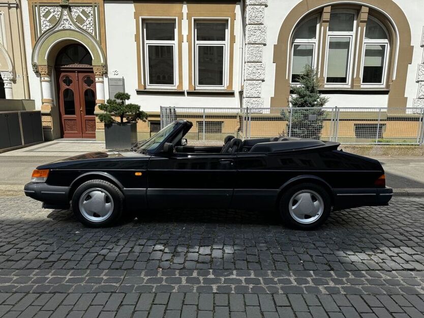 900