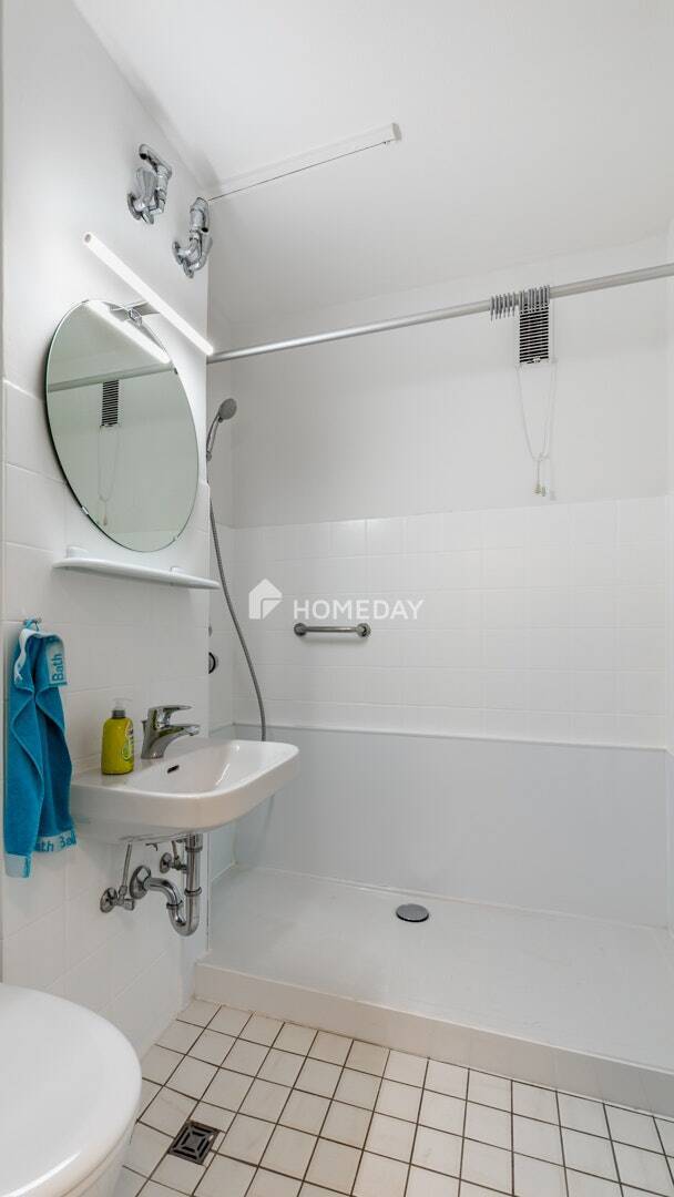 Altersgerecht Wohnen in Berenbostel: Renovierte Wohnung mit XL-Loggia, Aufzug und Garage 2 zimmer