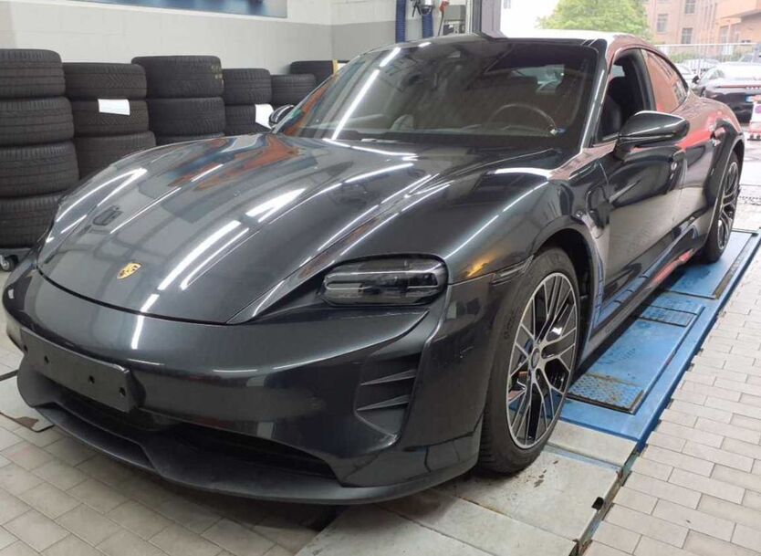Porsche Taycan 9.500 km 72.990 € Garbsen 30823