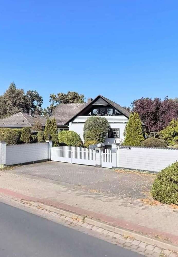 Haus zum Kaufen in Großburgwedel 595.000 € 233.34 m²