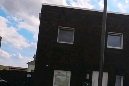 Doppelhauhälfte zu vermieten in 31157 Sarstedt 4 zimmer