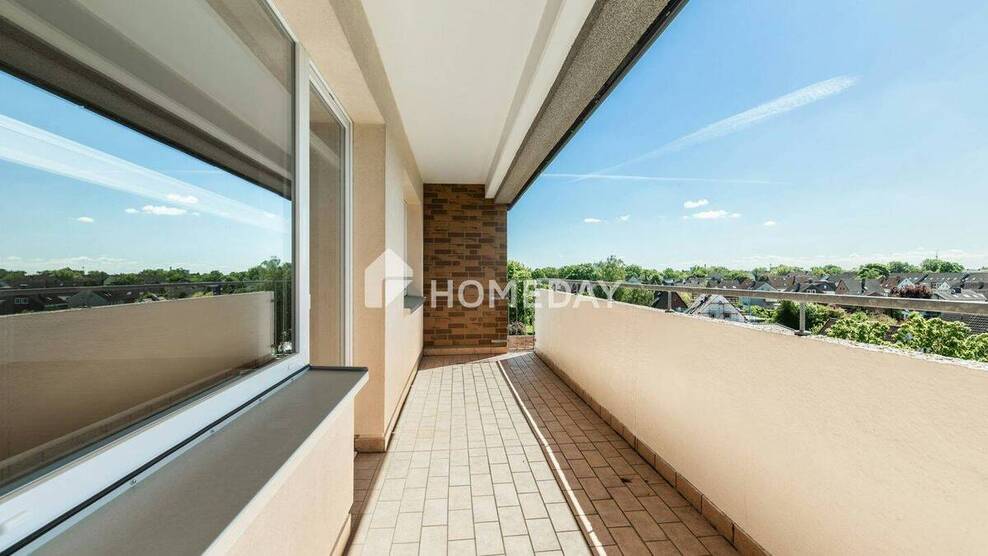 Altersgerecht Wohnen in Berenbostel: Renovierte Wohnung mit XL-Loggia, Aufzug und Garage 2 zimmer